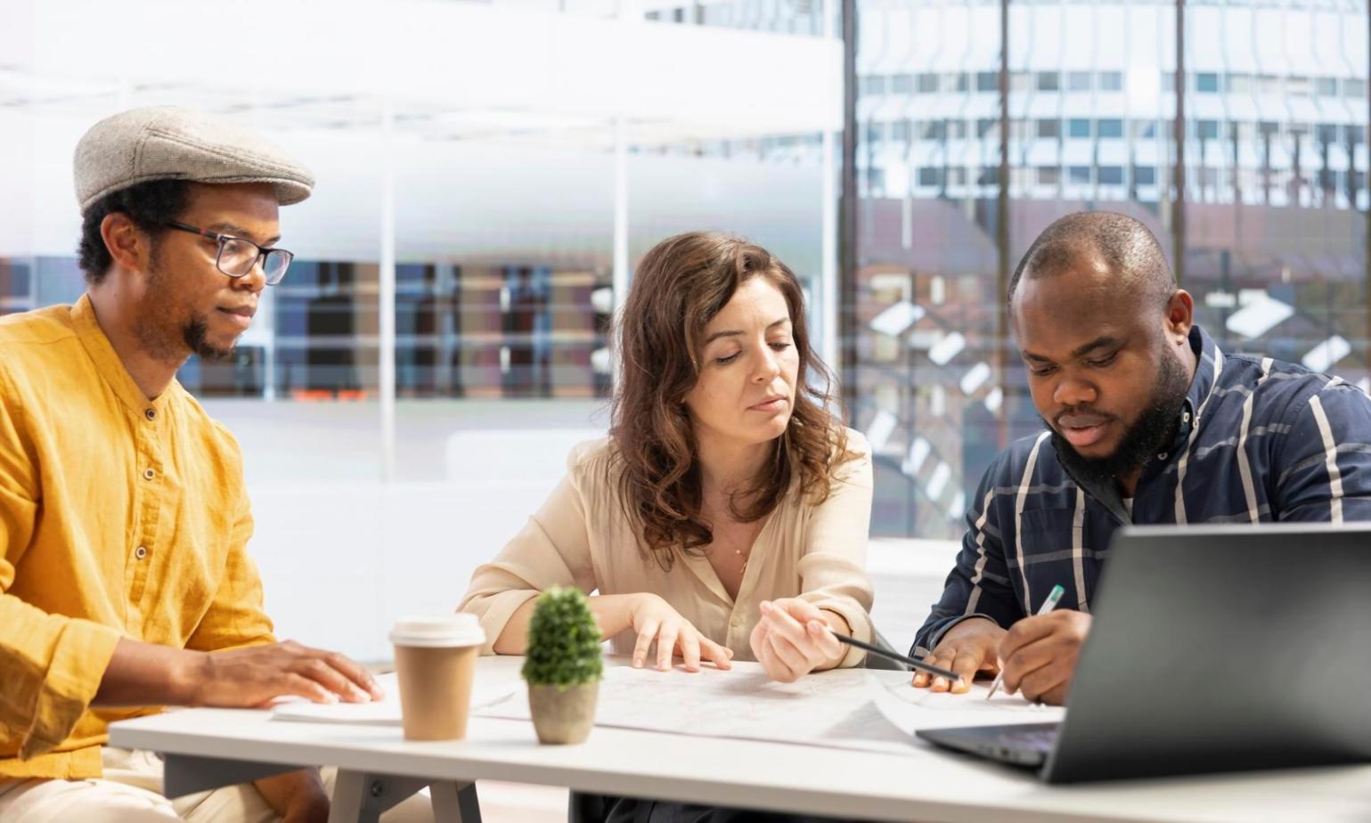 Visualización de datos financieros en pantalla de ordenador